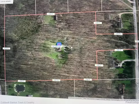 3133 Fenton Rd, Hartland, MI 48353