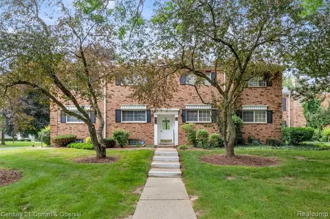 595 E Fox Hills Dr UNIT 27, Bloomfield Hills, MI 48304