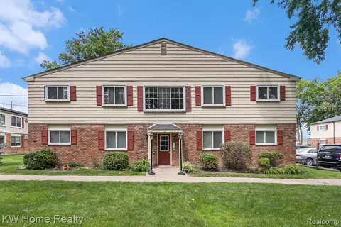 785 W Maple Rd, Clawson, MI 48017