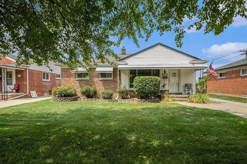 26281 Hoffmeyer St, Roseville, MI 48066