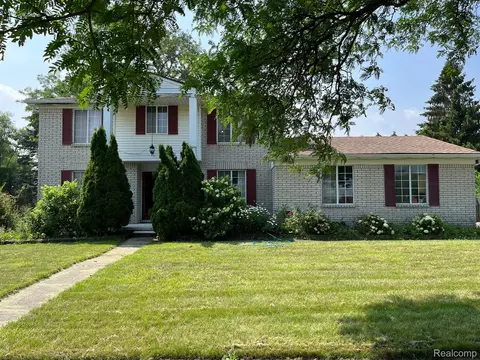 1016 Shallowdale Dr, Troy, MI 48085