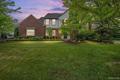 4451 Carriage Hl, Rochester, MI 48306