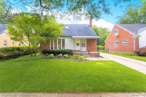 13367 Winchester Ave, Huntington Woods, MI 48070