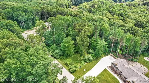 Vacant Elk Run Parkway, Holly, MI 48442