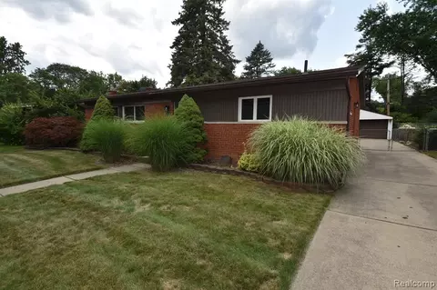 22327 Tredwell Ave, Farmington Hills, MI 48336
