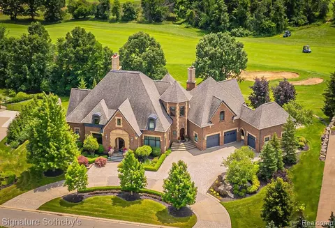 4649 The Heights Blvd, Rochester, MI 48306