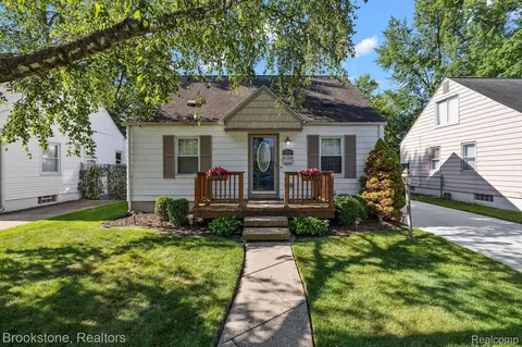 13711 Kingston St, Oak Park, MI 48237