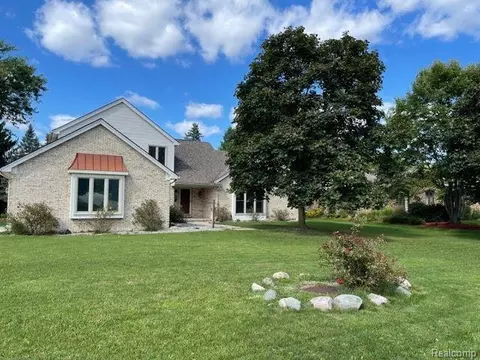 3448 Wedgewood Dr, Rochester Hills, MI 48306