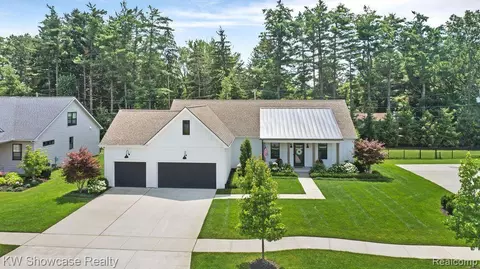 4263 Ascott Ln, Commerce, MI 48390