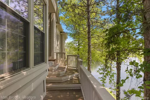 479 Newburne Pointe, Bloomfield Township, MI 48304