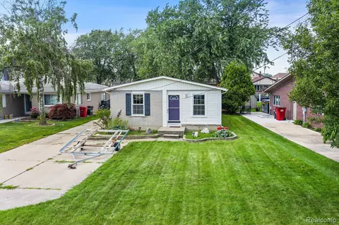 38145 Circle Dr, Harrison, MI 48045