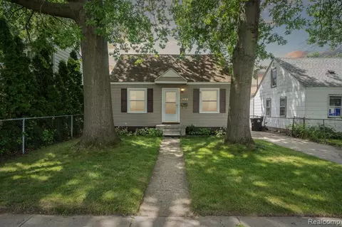 6482 Buck St, Taylor, MI 48180
