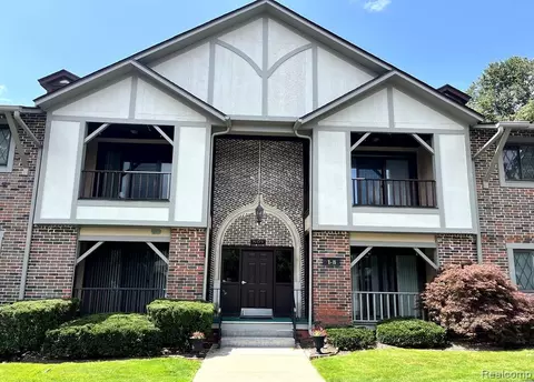 42160 Woodward Ave #4, Bloomfield Hills, MI 48304