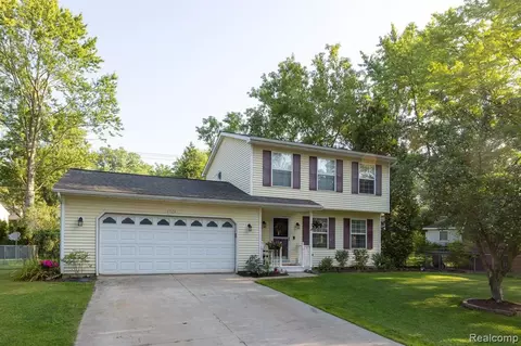1163 Holliday Dr, Lake Orion, MI 48362