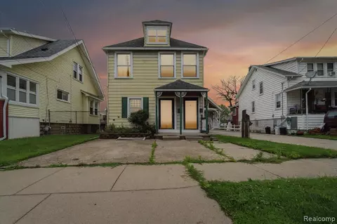 130 North Dr, Wyandotte, MI 48192