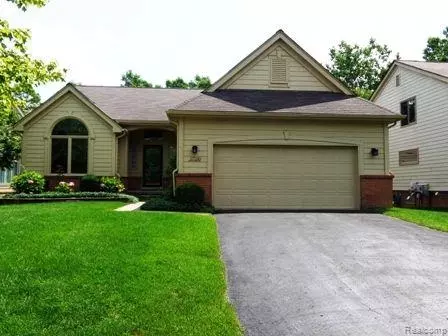 17150 Lake View Cir, Northville, MI 48168