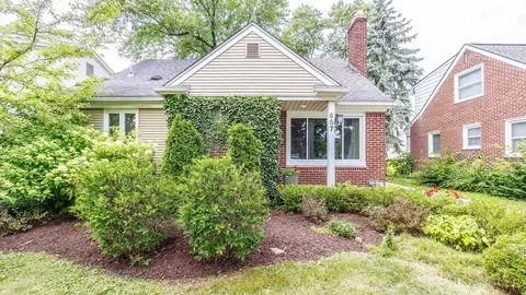 657 Coolidge Rd, Birmingham, MI 48009