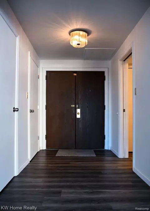 15801 Providence Dr #3A, Southfield, MI 48075