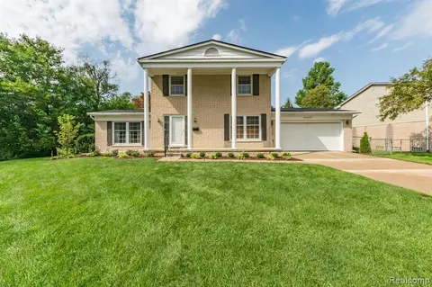 36066 Whitcomb St, Livonia, MI 48154