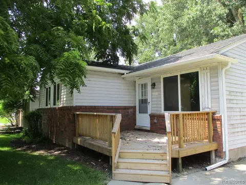 36857 Jefferson Ave, Harrison Township, MI 48045