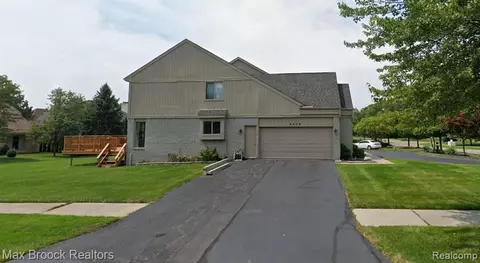 6529 Torybrooke Cir, West Bloomfield, MI 48323