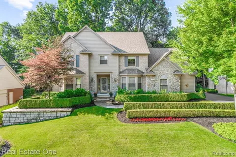 39581 Windsome Dr, Northville, MI 48167