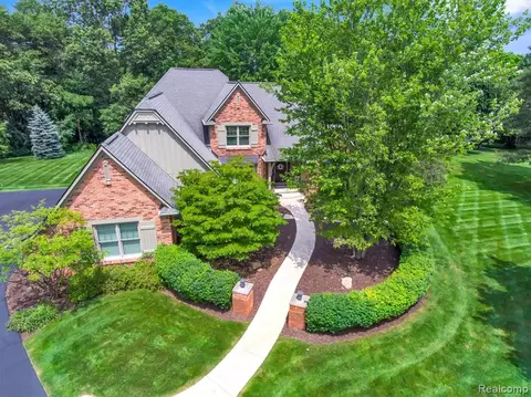 1400 Wildflower, Lake Orion, MI 48362