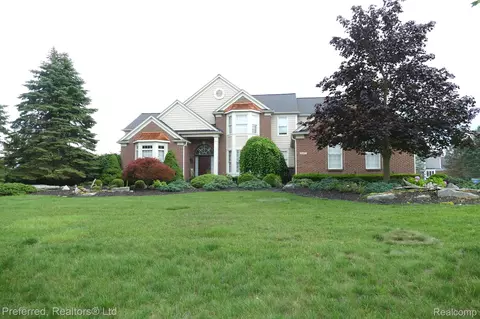 51057 Plymouth Valley Dr, Plymouth, MI 48170