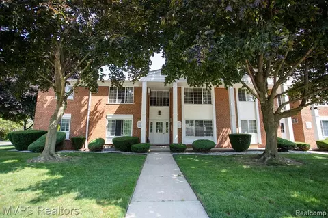 22215 E 11 Mile Rd #8, Saint Clair Shores, MI 48081