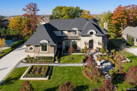 5790 Sovereign Dr, Rochester, MI 48306