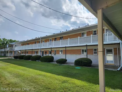 26955 Milford Rd #22, South Lyon, MI 48178