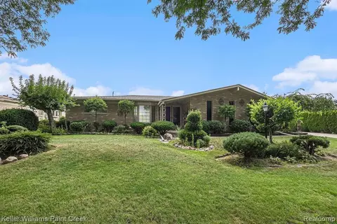 11254 Canterbury Dr, Sterling Heights, MI 48312