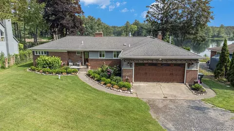 994 Abseguami Trl, Lake Orion, MI 48362
