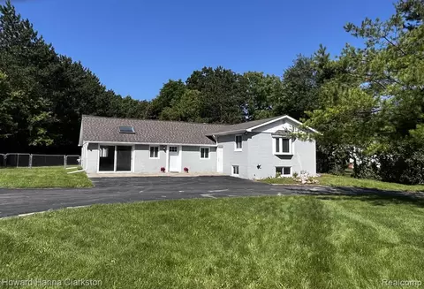476 Crediton St, Lake Orion, MI 48362