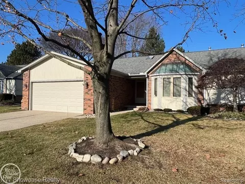 23441 Pinetree Cir, Macomb, MI 48042