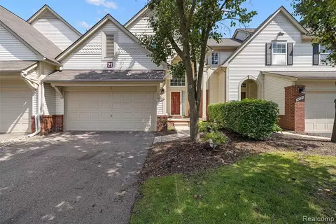 38433 Saratoga Cir, Farmington Hills, MI 48331