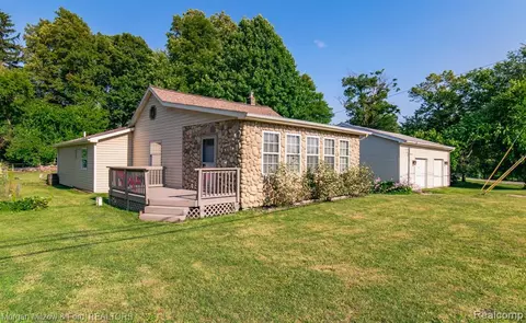 8202 Tindall Rd, Davisburg, MI 48350