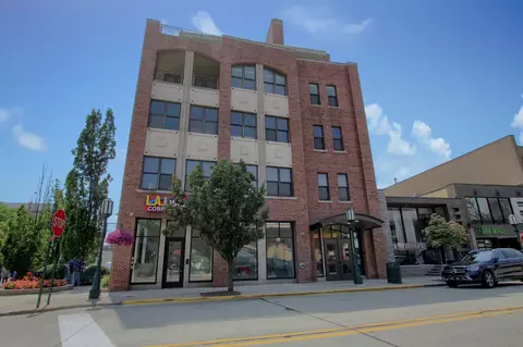 400 Hamilton Row #400, Birmingham, MI 48009