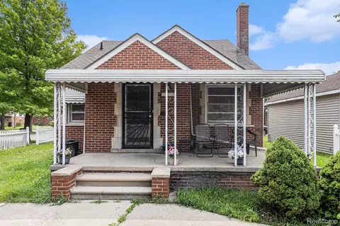 5515 Ashley St, Grosse Pointe, MI 48236