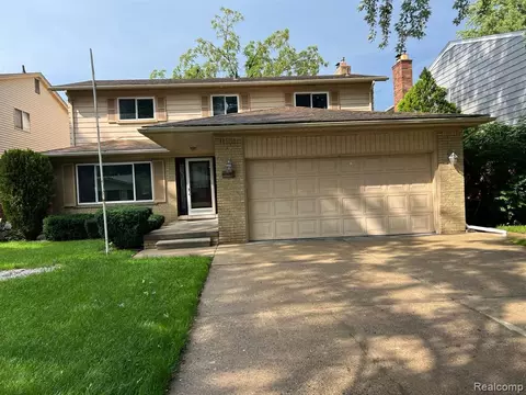 19509 Salisbury St, Saint Clair Shores, MI 48080