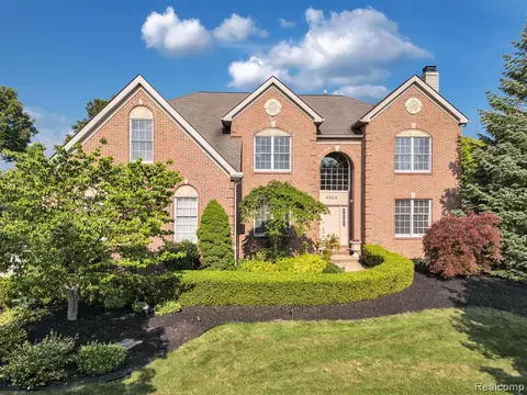 4924 Birkdale Dr, Commerce Twp, MI 48382