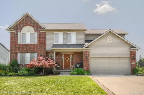 7440 Waterfall Dr, Grand Blanc, MI 48439