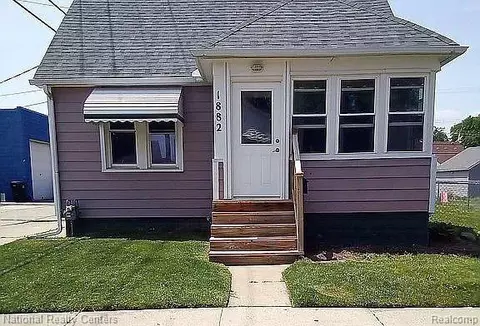 1882 8th St, Wyandotte, MI 48192