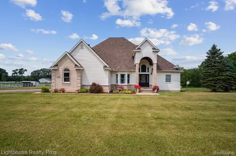 1304 Blue Heron Dr, Webster, MI 48189