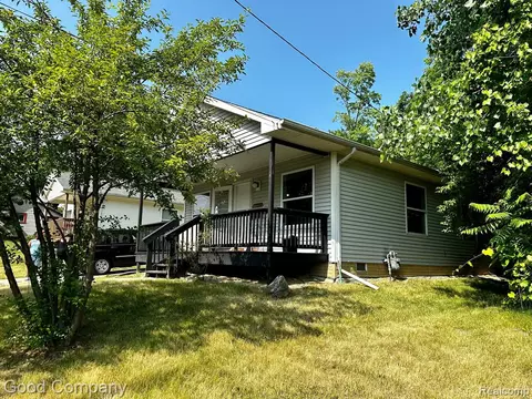 20 Taylor St, Pontiac, MI 48342