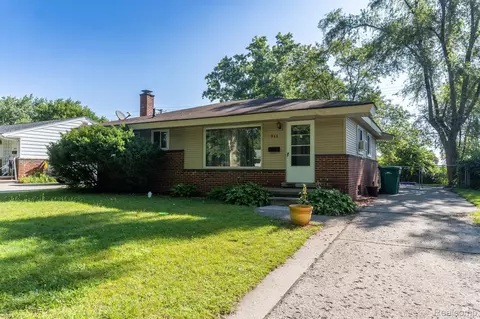 943 Nash Ave, Ypsilanti, MI 48198