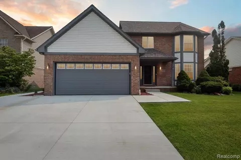 23657 Stacey Dr, Trenton, MI 48183