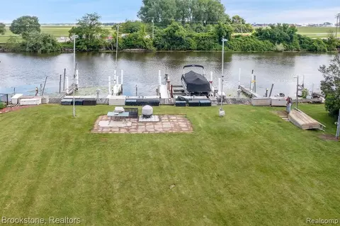 28133 E Duluth St, Harrison Township, MI 48045