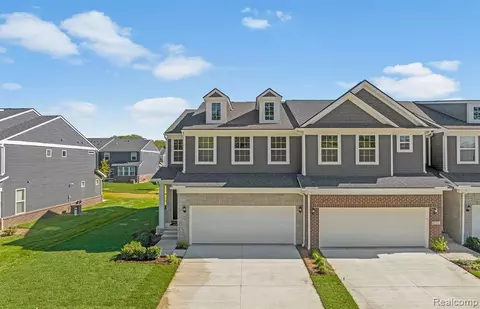 4885 Glenora Dr, Lake Orion, MI 48359