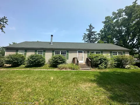 3305 E Maple Ave, Burton, MI 48529